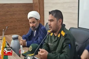 معلمان، روایتگران جنگ حق علیه باطل هستند