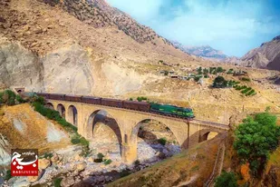حمل و بارگیری بیش از ۱۷ هزار تن کالا در راه آهن زاگرس