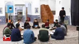 استاد بسیجی که وقت خود را صرف تربیت حفاظ قرآن کریم می کند