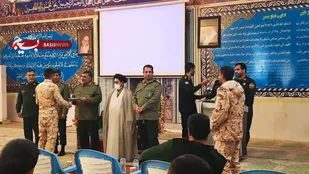 سربازان نمونه تیپ ۴۸ فتح تجلیل شدند +( تصاویر)
