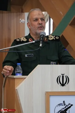 آیین تکریم ومعارفه جانشین فرماندهی لشکر14امام حسین(علیه السلام) برگزار شد