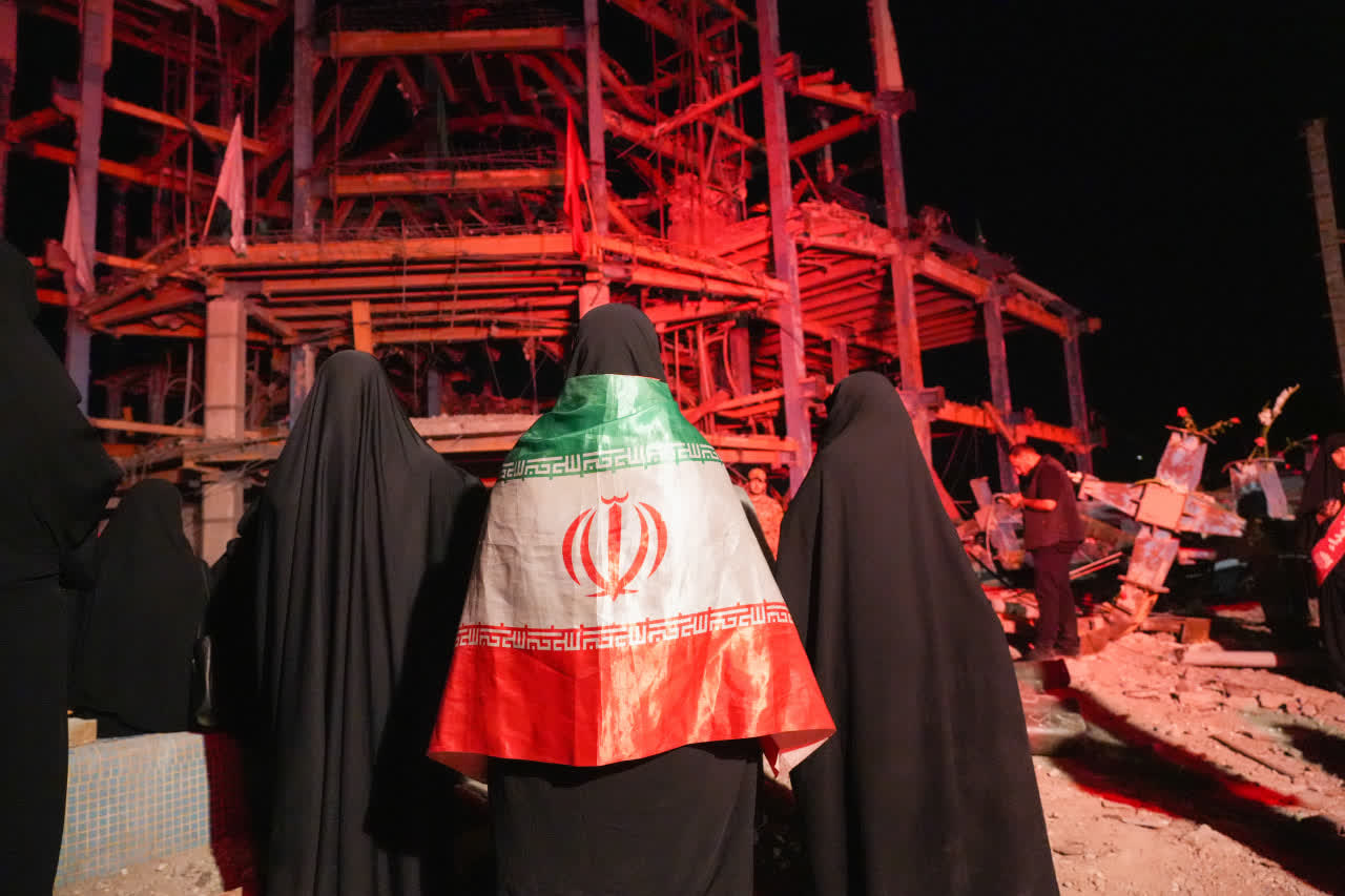 اینجا هنوز بوی شهید میآید اینجا هنوز بوی شهید میآید