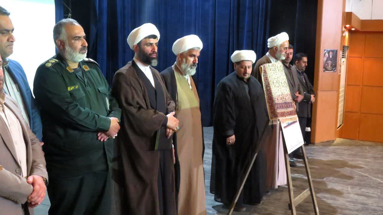 ملت ایران با تکیه بر هویت ملی و دینی در برابر فشارها ایستادگی کرد