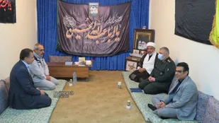 دیدار فرمانده سپاه ثار الله خارگ با امام جمعه جزیره به مناسبت هفته دفاع مقدس