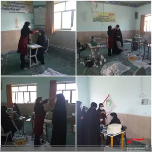 تست تب سنجی از خواهران بسیجی تولیدی ماسک در مدرسه شهید متولی نوش آباد شهرستان آران وبیدگل