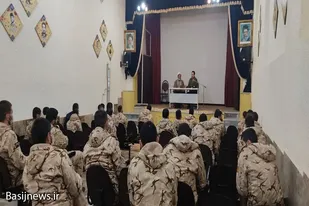 نشست صمیمی فرمانده و نمایندگی ولی فقیه در سپاه ناحیه نهاوند با سربازان