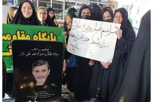 حضور خواهران بسیجی در مراسم غبارروبی مزار شهدای زاهدان