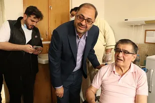 خداحافظی رضا رویگری با آسایشگاه خیریه کهریزک