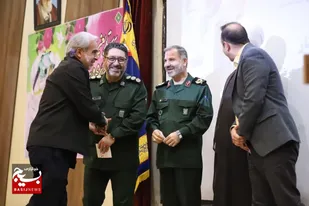 تجلیل فرمانده سپاه کربلا از زحمات پرستاران و کادر پزشکي مراکز درماني سپاه کربلا