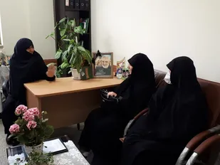 دیدار مسئول بسیج جامعه زنان استان همدان از مدرسه نمونه دولتی حضرت امنه (س)