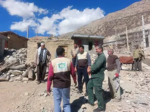 بسیج مهندسین عمران و معماری سپاه فتح پای کار رفع مشکلات عمرانی روستای دلی رچ
