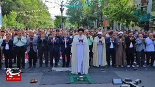 تصاویر اقامه نماز عید فطر به امامت آیت الله حسینی همدانی در کرج