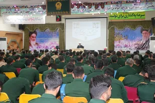ما مطالعه کردن را از فرماندهان و پاسداران انقلاب اسلامی یاد گرفتیم، کتابخوانی محور اصلی دانایی است.