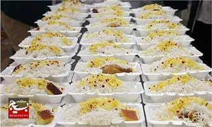 توزیع ۳۰۰ پرس غذای گرم به مناسبت ولادت امام زمان (عج) در ماهشهر