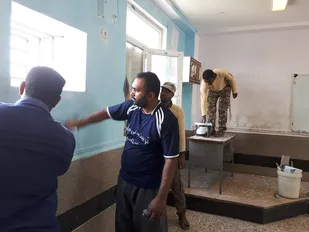 رنگ آمیزی دبستان شهید منگلیان میناب توسط گروه جهادی شهید مصطفی ذاکری