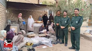 بانوان بسیجی روستای متین آباد از شهرستان نطنز  پیشگام کمک به جبهه مقاومت