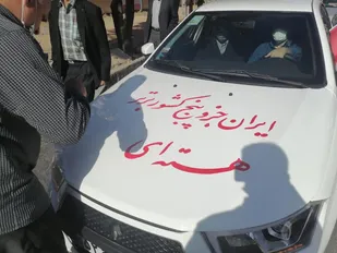 ماشین نویسی دانشجویان در حاشیه راهپیمایی ۲۲ بهمن