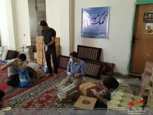 دانش آموزان بسیجی بوشهر در صف اول کمک های مومنانه