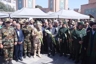 برگزاری آیین گل&zwnj;باران مزار مطهر شهدا به مناسبت هفته دفاع مقدس