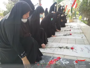 گلباران مزار مطهر شهداء امامزاده محمد(ع) به همت حوزه های بسیج دانش آموزی ناحیه4آموزش و پرورش البرز
