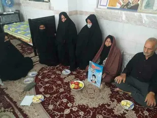 دیدار با خانواده شهدای محله برگزار شد