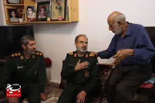 دیدار فرمانده سپاه کربلا با خانواده شهید جاویدالاثر محمد جعفرنژاد در عباس‌آباد