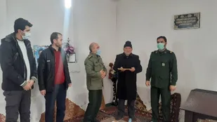 دیدار معاون هماهنگ کننده سپاه چالدران با خانواده شهید عباس زاده