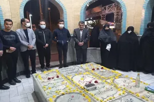 قبور شهدا گمنام سرخه به عطرگلاب عطرآگین شد.