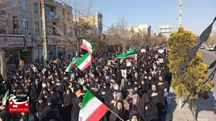 حرکت دسته عزاداری تاکستانی&zwnj;های انقلابی در سوگ رهبر شهید