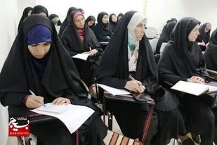 دوره خط امام&nbsp; شامل مبانی اندیشه اسلامی با هدف معرفت افزایی دینی و بصیرت بخشی به نسل جوان