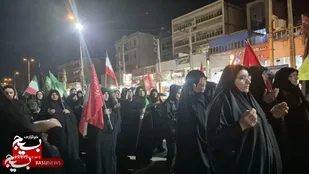 حضور پرشور بانوان بسیجی منطقه پردیس اهواز در تجمعات شبانه حمایت از آرمان&zwnj;های انقلاب اسلامی