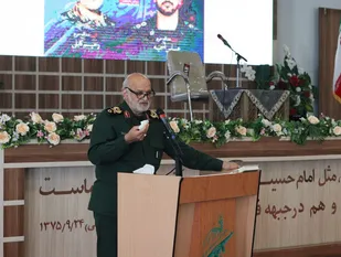 پيام شهدا در تبعيت از كسي است كه پرچم امام حسين(ع) امروز در دست اوست
