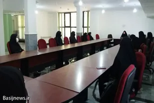 نشست هم&zwnj;اندیشی بانوان هنرمند ملایری