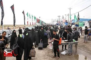 خدمت خالصانه خادمین موکب امام رضا(ع) دیار علامه بهلول گنابادی به زوار اربعین حسینی+فیلم