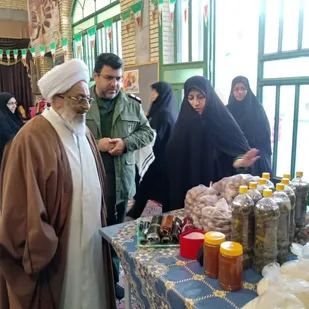 نمایشگاه اقتصاد مقاومتی بسیجیان پایگاه مقاومت بسیج ام البنین افتتاح شد