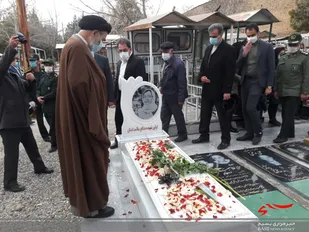 مراسم غبار روبی وعطر افشانی قبور مطهر شهدا&zwnj;ی بروجرد