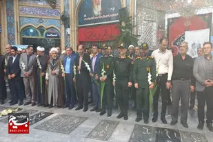 عطرافشانی مزار مطهر شهدای شهرستان نهاوند به مناسبت هفته دولت
