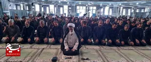اقامه نماز ظهر تاسوعا در مصلای شهرکرد