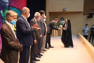 تجلیل از حمید واحدی و سونیا بدیع در اختتامیه جشنواره طنز زنجفیل