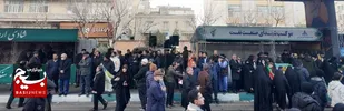 حضور فرمانده و اعضای مرکز بسیج کل وزارت نفت در مراسم تشییع پیکر ۱۰۰ شهید مدافع امنیت تهران