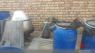 کشف و دستگیری تولیدکننده ۲۰۰۰لیتر مشروبات الکلی دست ساز در ساوه