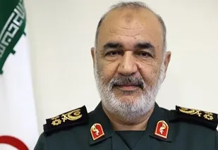 بازدید فرمانده کل سپاه از نمایشگاه دستاوردهای سازمان تحقیقات و جهاد خودکفایی نیروی زمینی سپاه