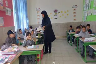 خدمت جهادی برای تأمین تغذیه دانش&zwnj;آموزان در سرخه