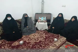 دیدار کارکنان حوزه فاطمه الزهرا (س) رزن با خانواده شهدا