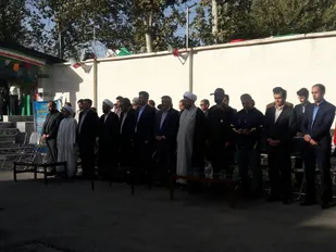 صبحگاه مشترک نیروهای نظامی و انتظامی در نهاوند برگزار شد