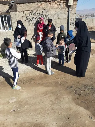 توزیع ۵۰۰ بسته بهداشتی و کمک تحصیلی بین نیازمندان در بوکان