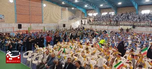 جشن پایداری ۳ هزار دختر و پسر حاج قاسم در نیشابور/ عطر و بوی لباس شهدا به این محفل، معنویت خاصی بخشید + عکس و فلیم