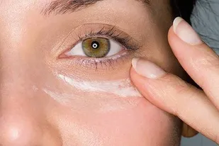 راه&zwnj;های جلوگیری از چروک دور چشم
