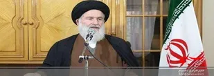 مسئولین در هر لباسی که باشند نباید دچار اشتباه شوند