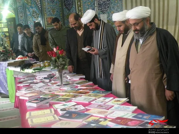 نمایشگاه روزشمار انقلاب در گندمان افتتاح شد